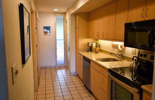 Kaanapali Apartment | E206 FANTASTIC Ocean and Pool View from your Lanai!