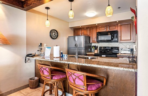 Historic Kailua Village Condo | 🏖️Easy Walk to Town | Ocean Front | AC & WIFI