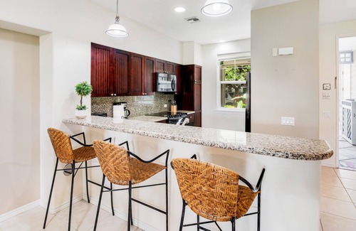 Waikoloa Condo | Golf course-front condo with hot tub, saltwater pool, gym, BBQ, patio, AC