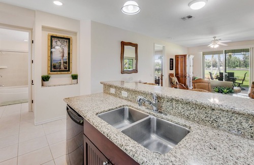 Waikoloa Condo | Golf course-front condo with hot tub, saltwater pool, gym, BBQ, patio, AC