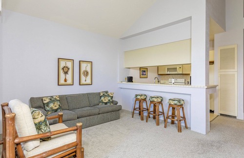 Wailea Condo | Grand Champions 68! Enjoy stunning golf and ocean views from this inviting condo