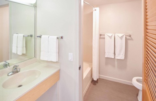 Kahului House | Have Fun in Hawaii! 4 Family-friendly Units, Pool, Pets are Welcome!