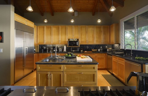 Kalaoa House | Hawaii life luxury coffee farm retreat