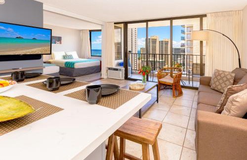 Waikiki Apartment | High-Floor Stylish Ocean Views Condo with Parking