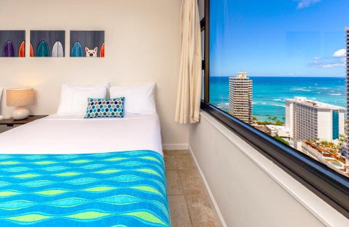Waikiki Apartment | High-Floor Stylish Ocean Views Condo with Parking