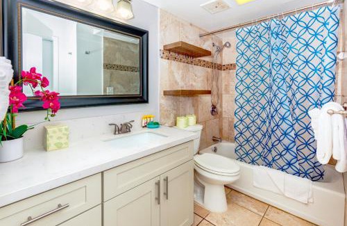 Waikiki Apartment | High-Floor Stylish Ocean Views Condo with Parking