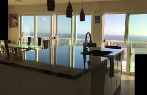 Kahala House | Home in the Sky!