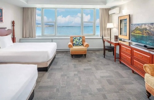 Kahului Hotel | Idyllic Beach Retreat | 4 Family Ready Oceanfront Rooms w/Access to Pool