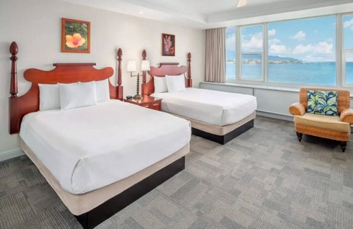 Kahului Hotel | Idyllic Beach Retreat | 4 Family Ready Oceanfront Rooms w/Access to Pool
