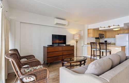 Ala Moana Condo | Ilikai Hotel Lite #1603: Studio condo with Mountain Views