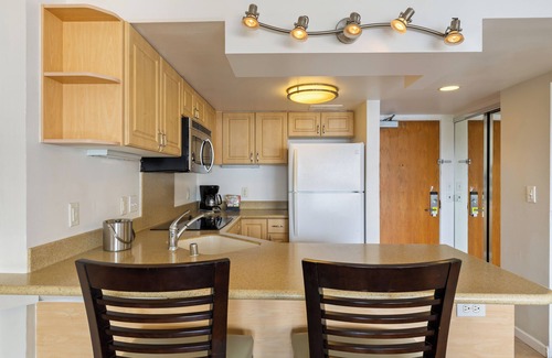 Ala Moana Condo | Ilikai Hotel Lite #1603: Studio condo with Mountain Views