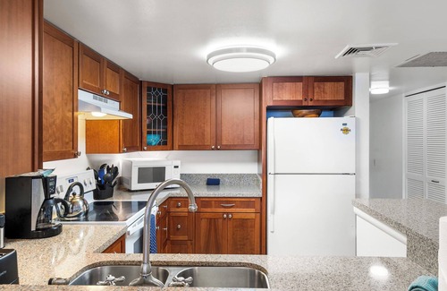 Kahaluu Bay Condo | 🏖️Island Retreat with Concierge | Central AC | Walk to Beach