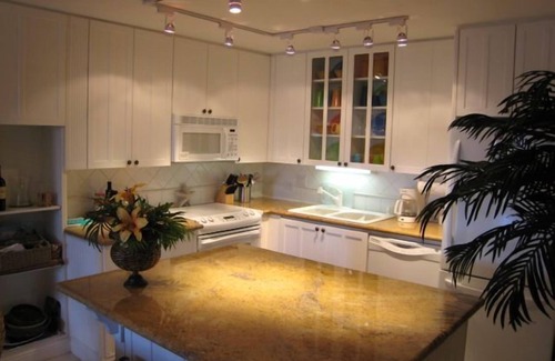 Kihei Condo | Kam Sands -Innercourt- Ocean views- large lanai & very private third floor end