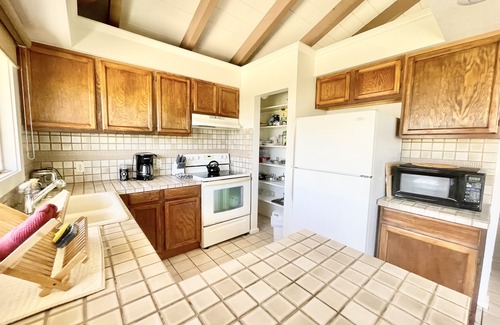 Kahaluu Bay House | King Palm, Aug Low rates, Ocean views walk to Magics beach Kahalu'u Free HSWIFI