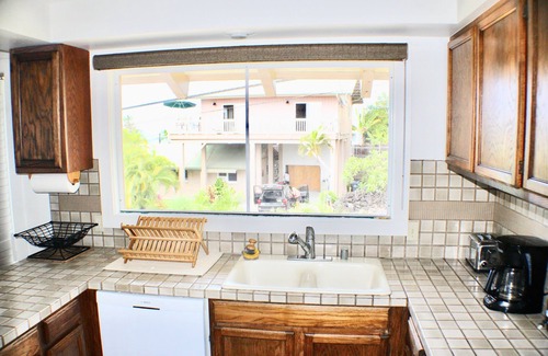 Kahaluu Bay House | King Palm, Aug Low rates, Ocean views walk to Magics beach Kahalu'u Free HSWIFI