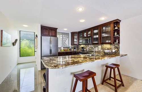 Kahaluu Bay Condo | KKSR#3203 DIRECT OCEANFRONT, 2ND FLOOR, REMODELED, SPECTACULAR VIEWS!