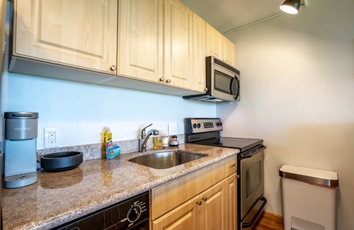 Kihei Condo | Leinaala Oceanfront #304 Oceanfront Condo with Panoramic Ocean Views! A/C