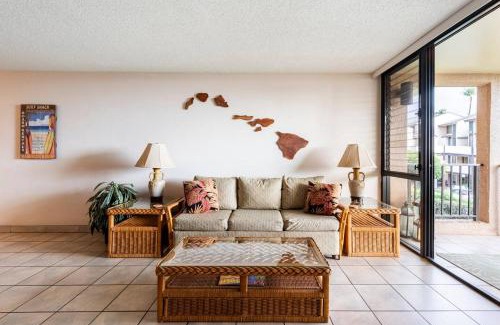 Kihei Apartment | Live da HI life-great beach and great views!