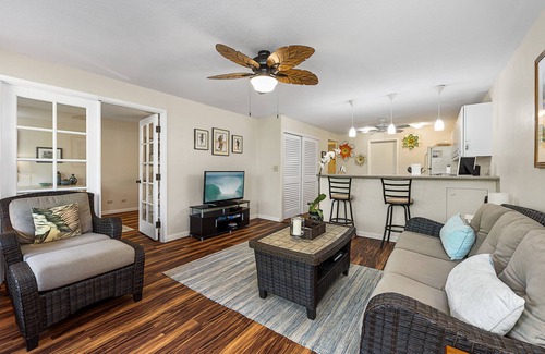 Historic Kailua Village Condo | 🌴Lovely garden unit | Walking Distance to Kona Down Town | WiFi | AC 🌴