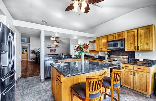 Kahaluu Bay House | Luxury great oceanview large pool/Spa 2 mins to beaches best value in Hawaii