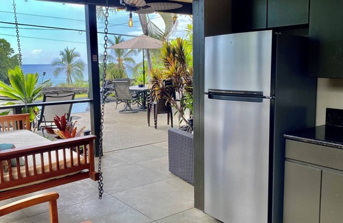 Kahaluu Bay House | Magic Sands Oceanfront! Sleeps 18, 6-bedroom house in charming Kailua-Kona!