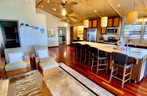 Kahaluu Bay House | Magic Sands Oceanfront! Sleeps 18, 6-bedroom house in charming Kailua-Kona!