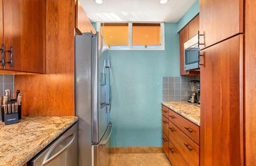Honokowai House | Mahana 307 · MA 307 OceanFront Condo w Pool AC