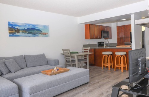 Makaha Condo | Makaha Valley Towers-16th Floor-Amazing View