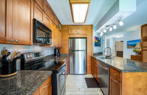 Kihei Condo | Maui super value, Kihei Oceanfront Complex, AC. 1st Fl, Remodel & Walk to beach