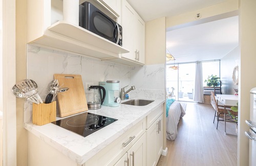 McCully - Moiliili Condo | Newly Renovated! Cozy Studio Near Beach & Mall!