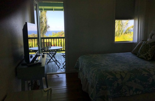 Pauwela Bed & Breakfast | North shore Maui ocean view B and B room 2