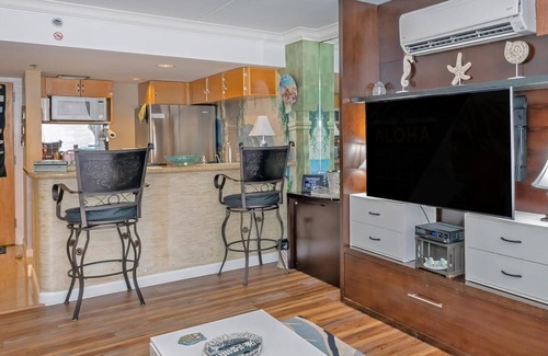 Waikiki Condo | Ocean & Ocean View-Fully Equipped Condo at the Fabulous Ilikai Aug/Sep Special