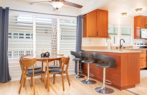 Kailua-Kona Condo | Ocean Sunsets and Waking Up to the Sounds of Waves
