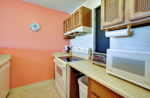 Maunaloa Condo | Ocean-View Condo w/Pool in Maunaloa!