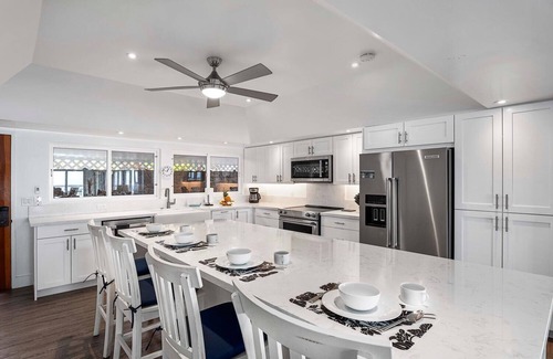Kahaluu Bay House | 🏖️Oceanfront 5 Bedroom Home | Pool, Lanai, BBQ | Near Beaches