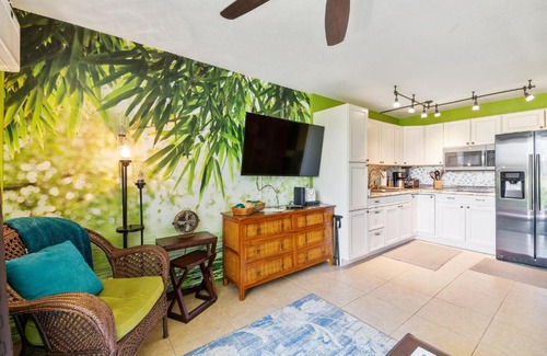 Historic Kailua Village Apartment | OCEANFRONT STUDIO - KONA ISLANDER INN CONDOS condo
