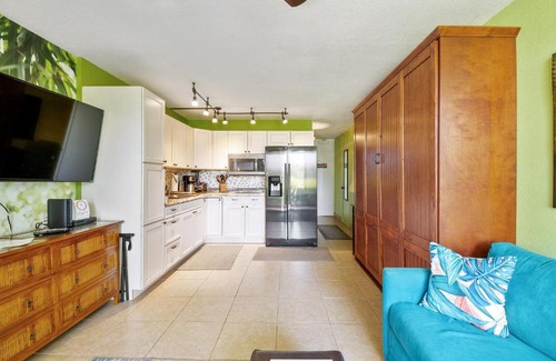 Historic Kailua Village Apartment | OCEANFRONT STUDIO - KONA ISLANDER INN CONDOS condo