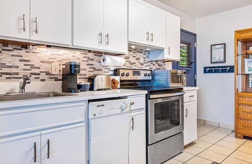 Kahana Condo | Only 10 Feet from the Ocean! Fresh and Updated Pohailani 102 Studio - Sleeps 2