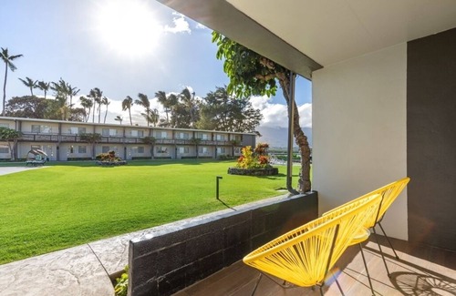 Kahului Hotel | Perfect Family Vacation! 4 Poolside Units, Relax on the Nearby Ho’aloha Beach!