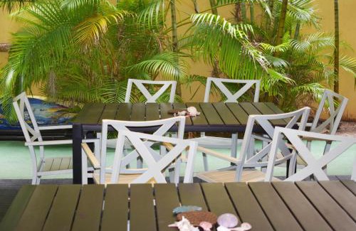 Waikiki Hostel | Polynesian Hostel Beach Club
