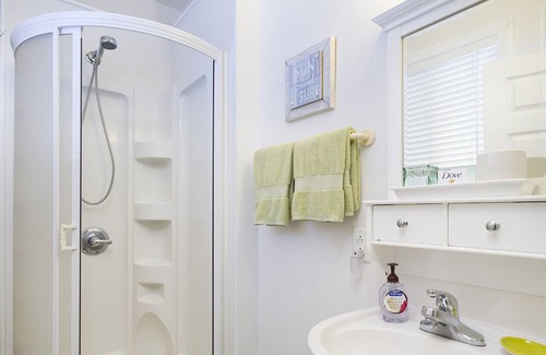 Kailua House | Prime Location Across from Kailua Beach Park w/AC!!