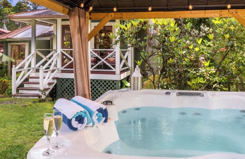 Volcano Cottage | Private Cottage at Boutique Hotel in Volcano Village
