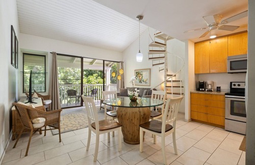 Kahuku House | Spacious Townhouse by the beach, free parking
