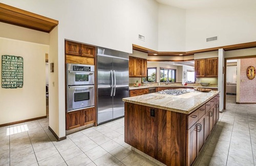 Kahaluu Bay House | 🏖️Stunning Ocean Views | Private Pool | Gated Community