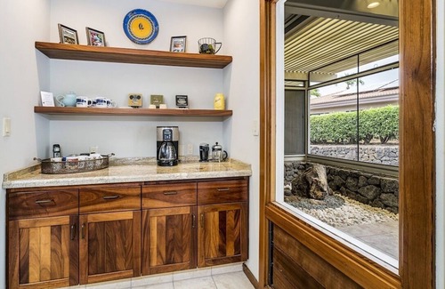 Kahaluu Bay House | 🏖️Stunning Ocean Views | Private Pool | Gated Community