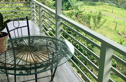 Kealakekua House | Tropical Fruit Farm Retreat