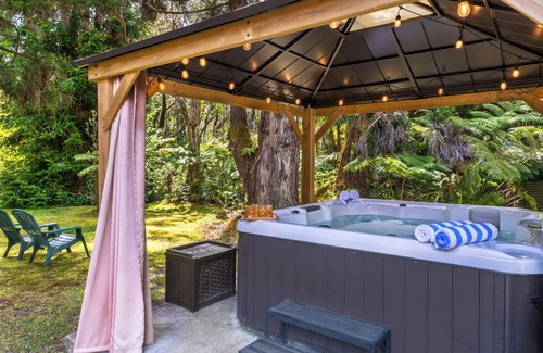 Volcano Cottage | Volcano Village Family Cottage