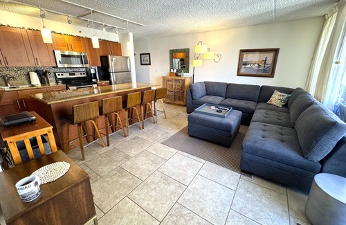 Waikiki Condo | Waikiki Banyan - Ocean View, Free Parking, Beach Gear plus lots of extras!