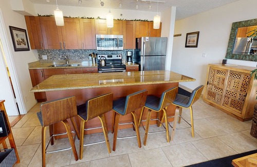 Waikiki Condo | Waikiki Banyan - Ocean View, Free Parking, Beach Gear plus lots of extras!
