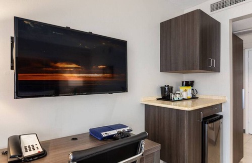 Waikiki Apartment | Waikiki Palms FREE parking